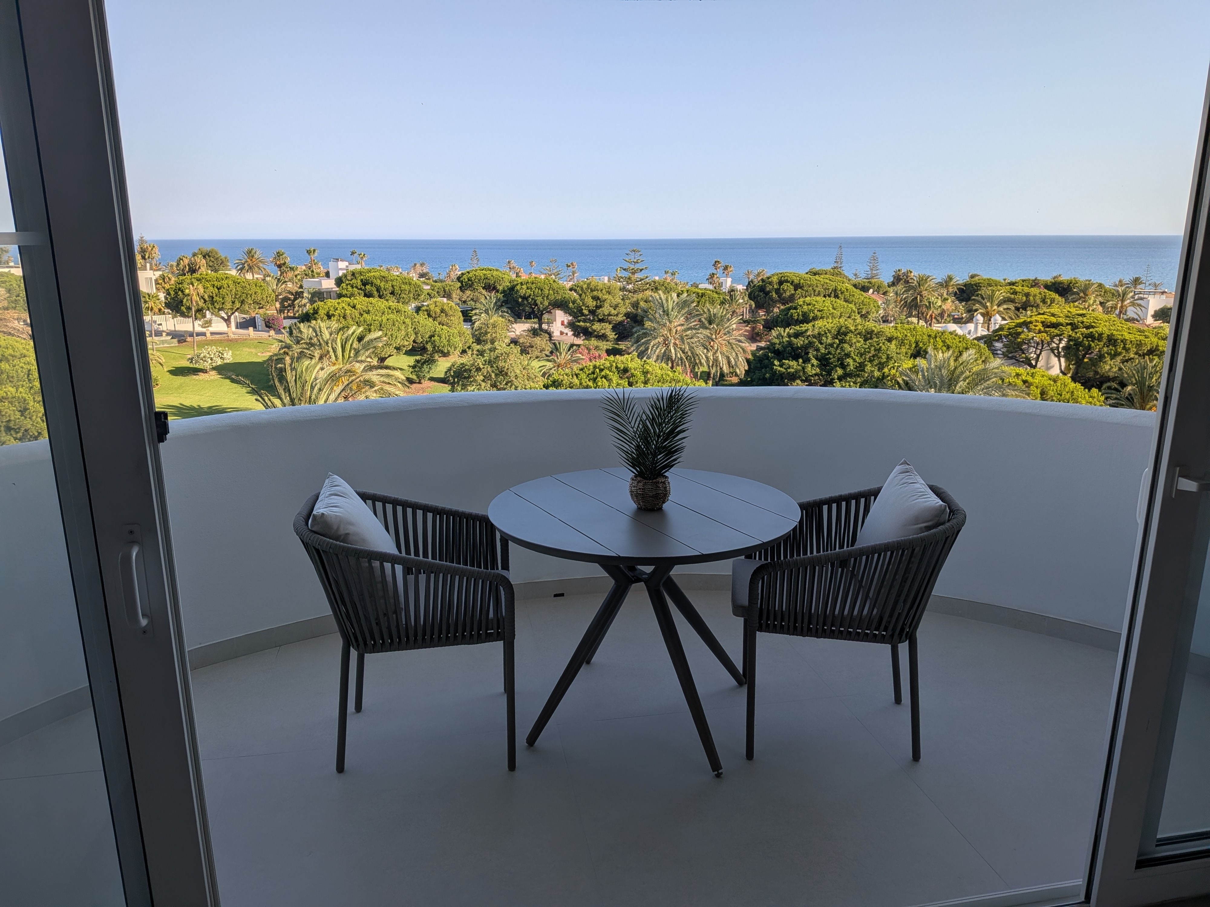 Coronado Suites — Estudio reformado con vistas al Mediterráneo y piscina – Marbesa