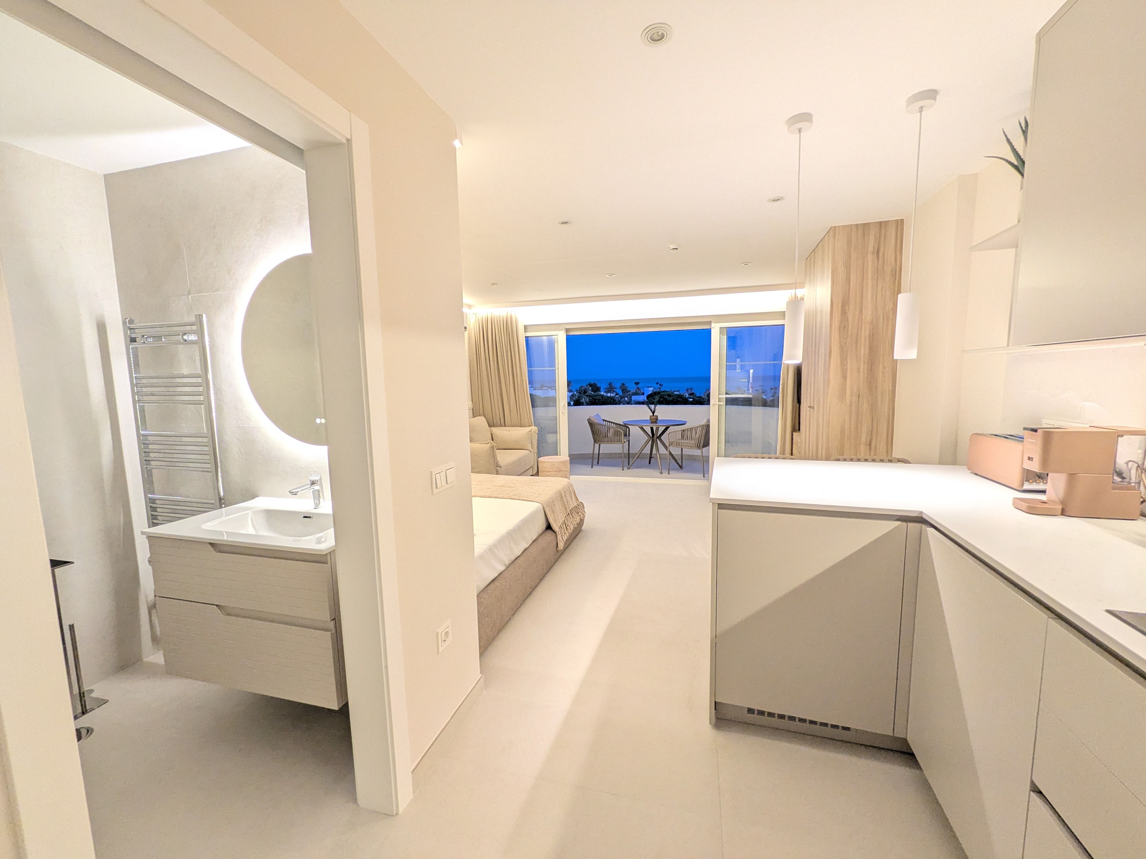 Coronado Suites — Estudio reformado con vistas al Mediterráneo y piscina – Marbesa — 15