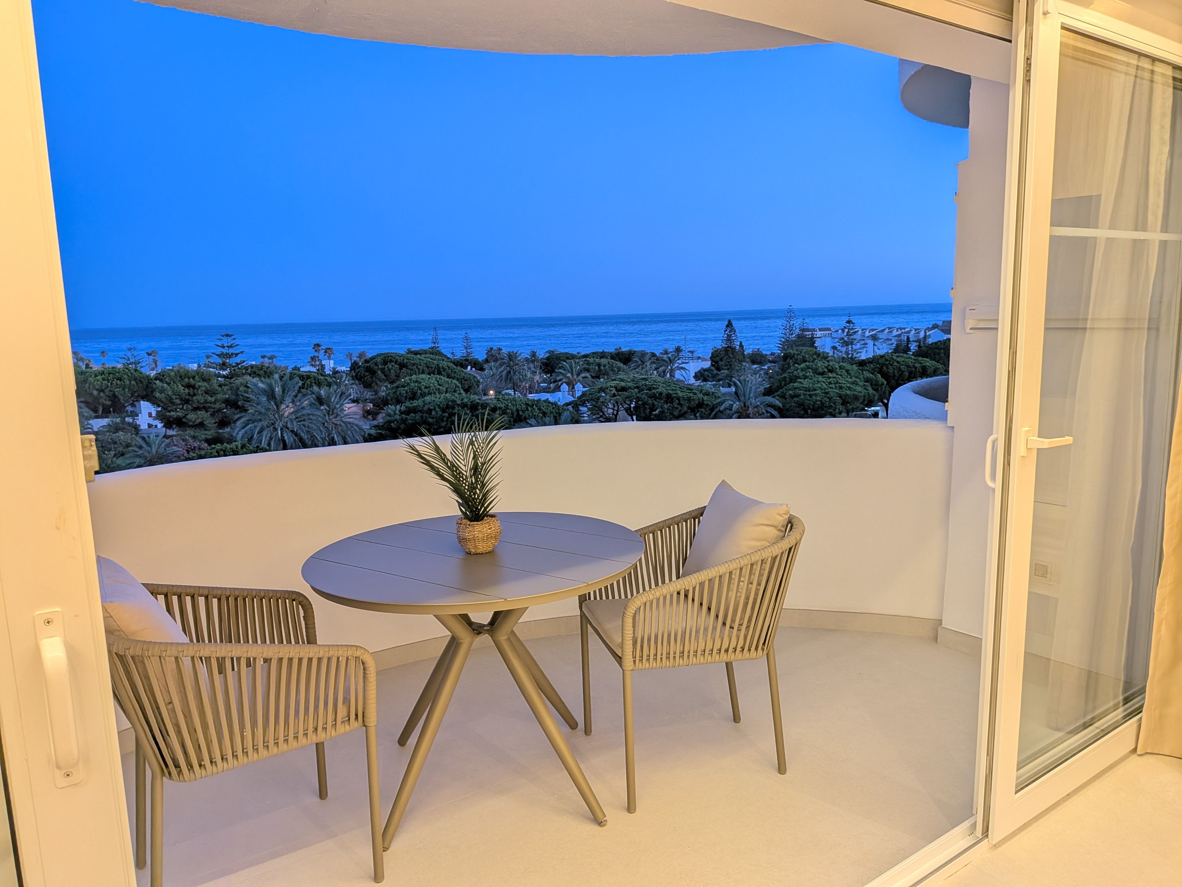 Coronado Suites — Estudio reformado con vistas al Mediterráneo y piscina – Marbesa — 12