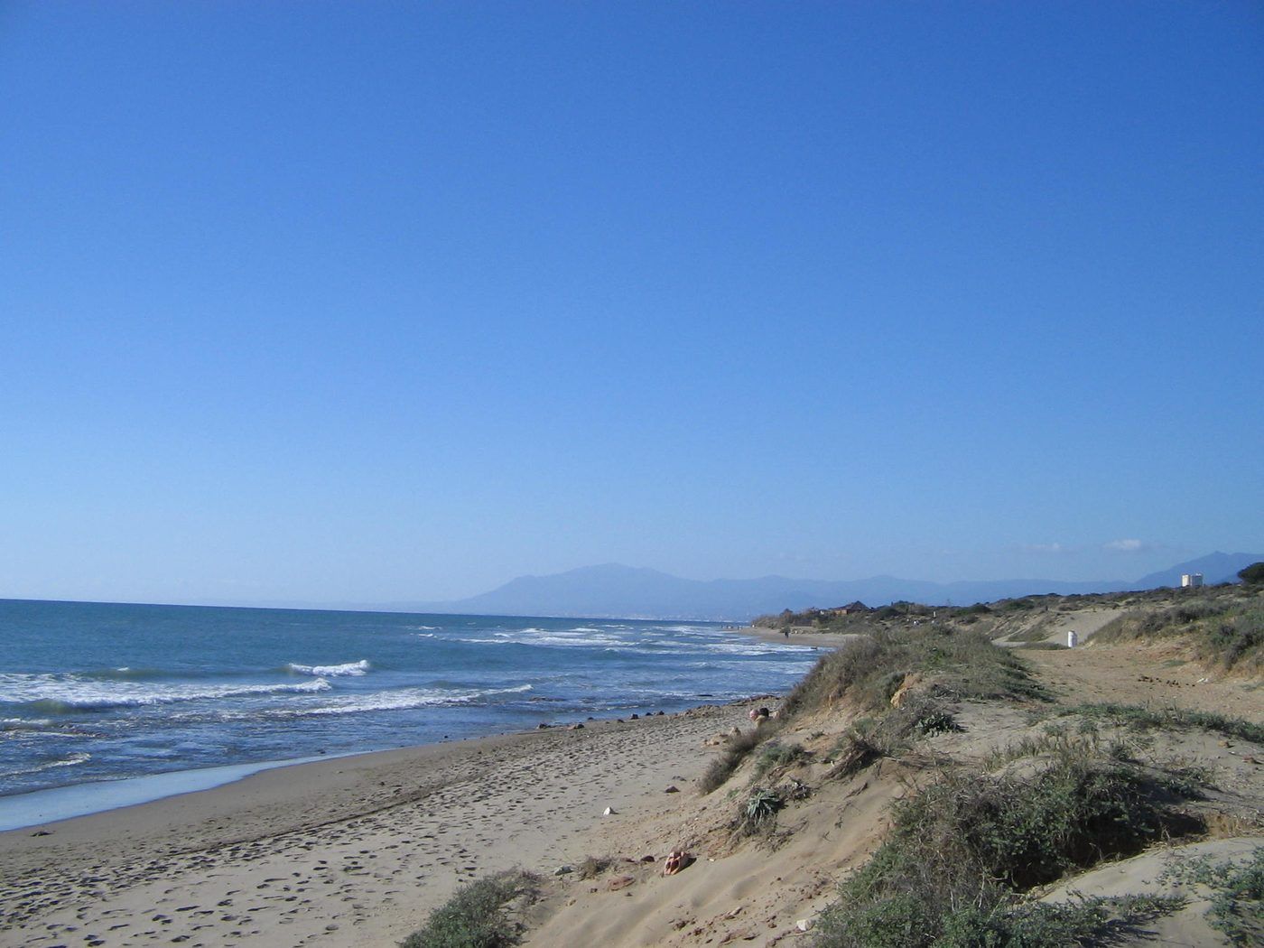 La senda litoral, a pie por la costa