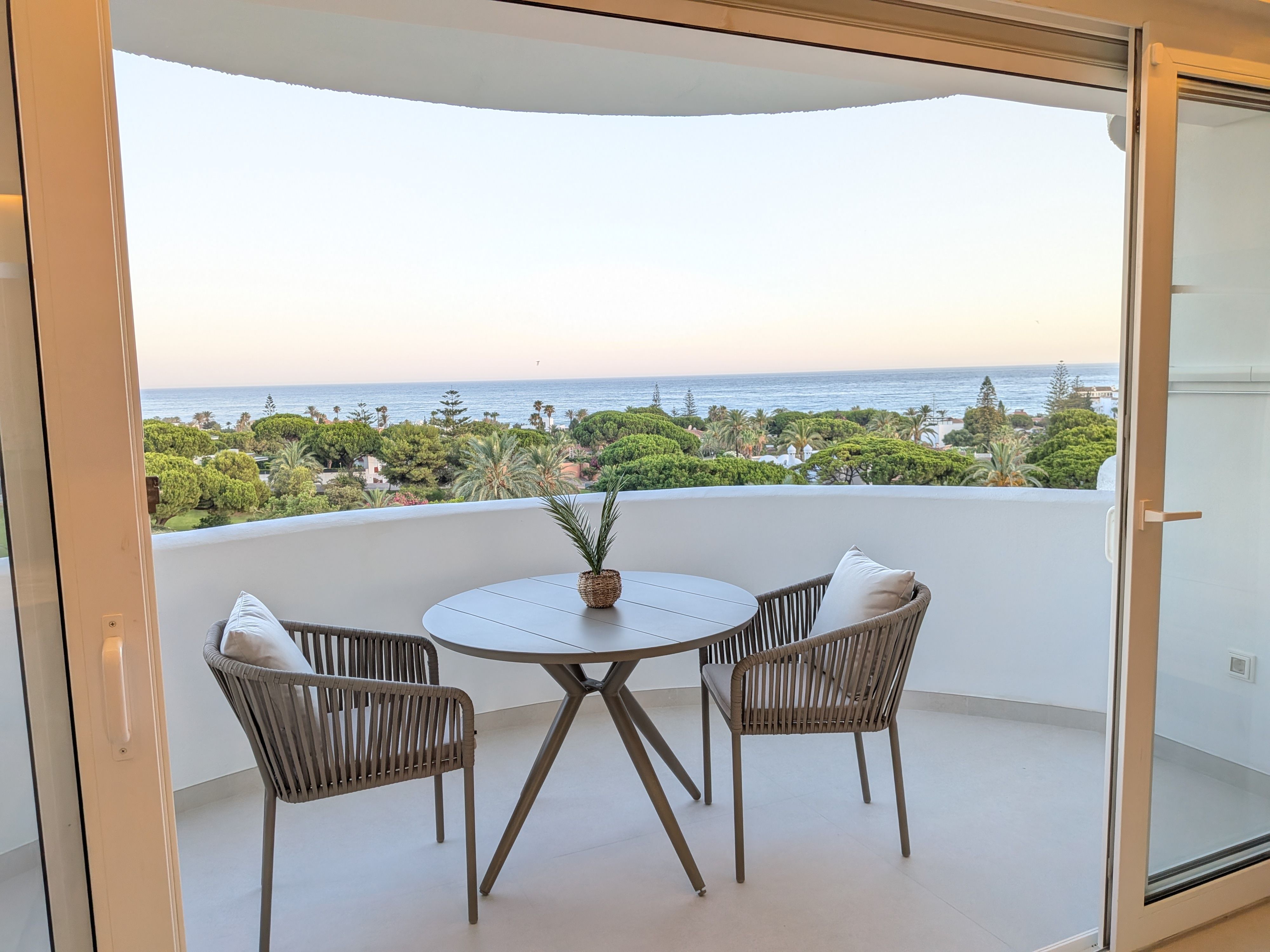 Studio Magnolia — Estudio con terraza y vistas al mar – Marbella